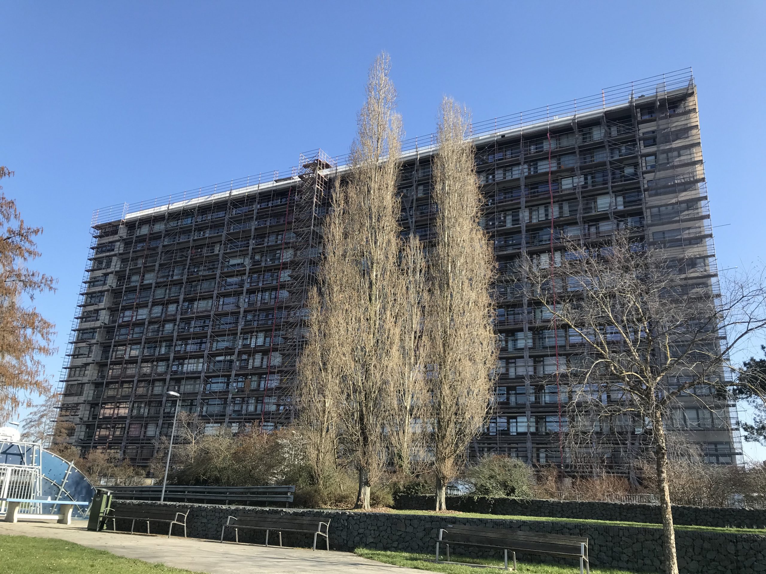 Te renoveren appartement  met panoramisch zicht over de Gentse stationsbuurt